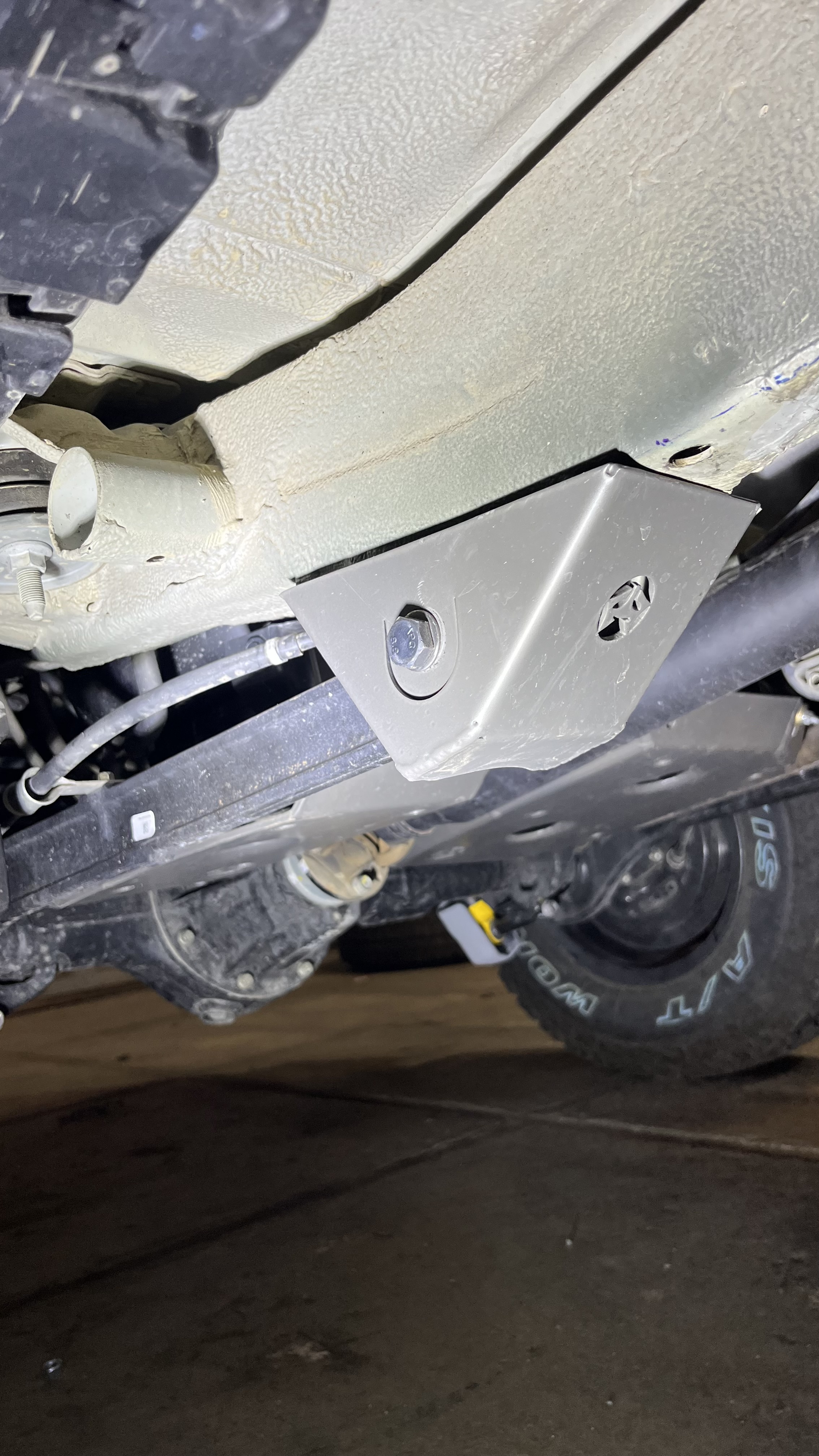 محافظ پایه مندل سوزوکی جیمنی فاکس | Fox Radius Arm Guard for Suzuki Jimny